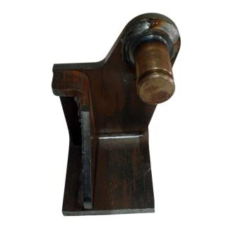 Кронштейн крюка запора правый